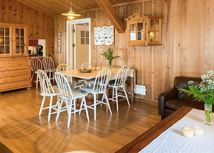 4 Bedroom Front In Semesterbostad *